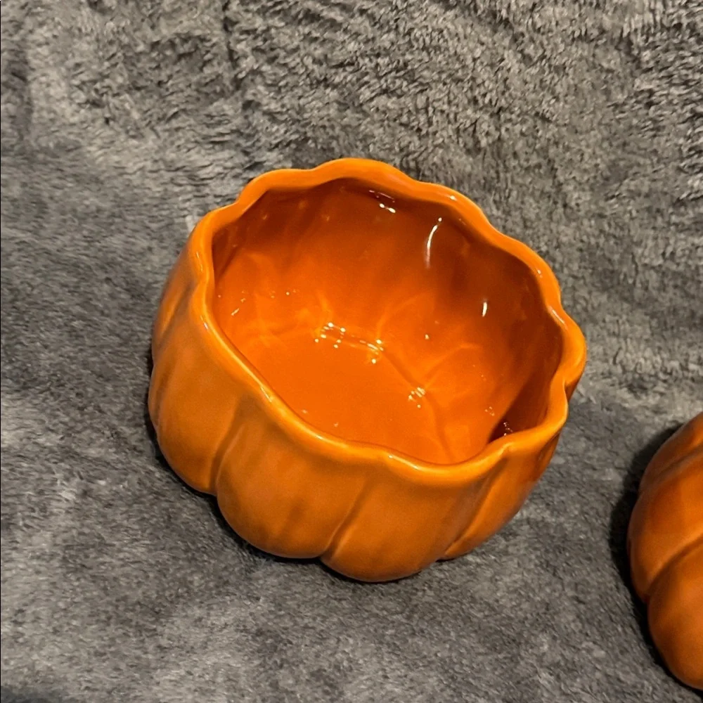 Set of 2 Pottery Barn Pumpkin Snack ORANGE bowl dishes Halloween